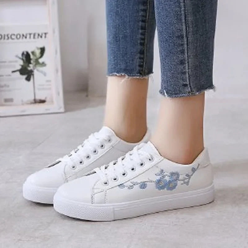 White Breathable Embroidered Flower Lace-Up Casual Sneakers
