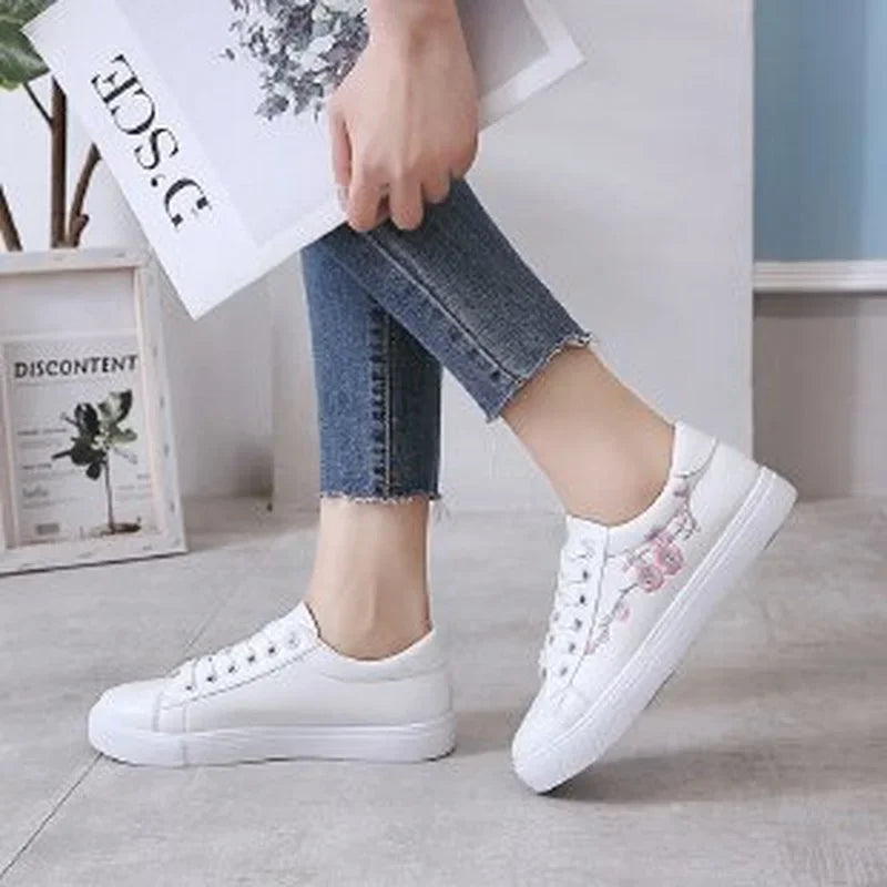 White Breathable Embroidered Flower Lace-Up Casual Sneakers