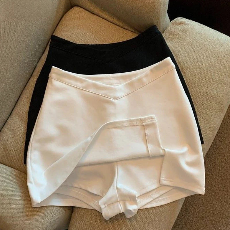 Mini Skirts and Simple Leisure Chic
