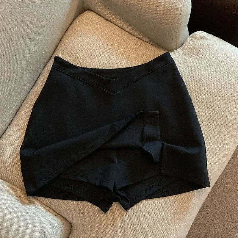 Mini Skirts and Simple Leisure Chic