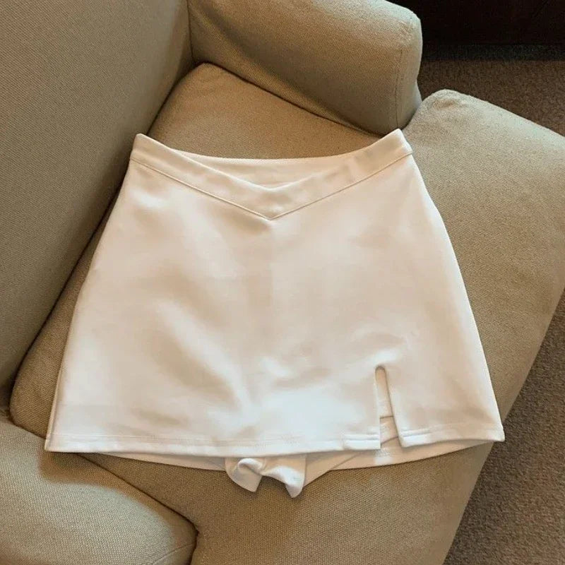Mini Skirts and Simple Leisure Chic