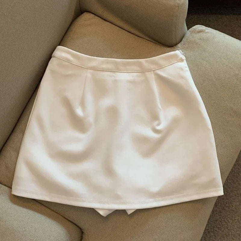 Mini Skirts and Simple Leisure Chic