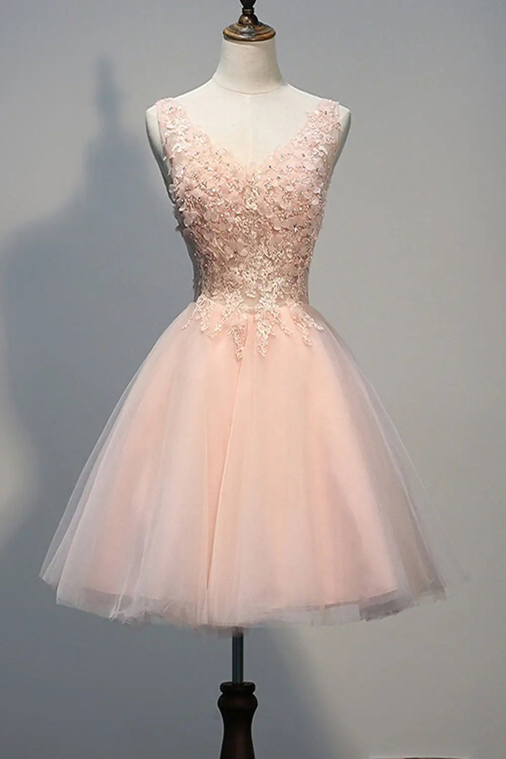 Fashion V Neck Lace Appliques A line Tulle Short Prom Party Gowns Formal Occasion Dress Cocktail