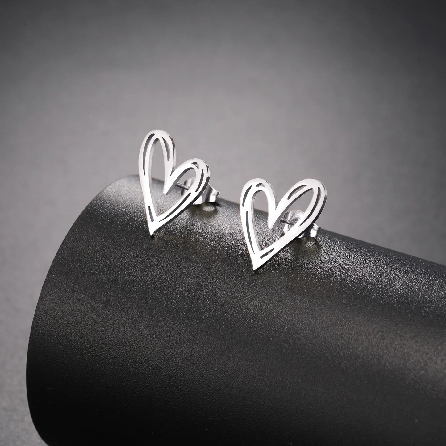 Skyrim Kpop Heart Stud Earrings f