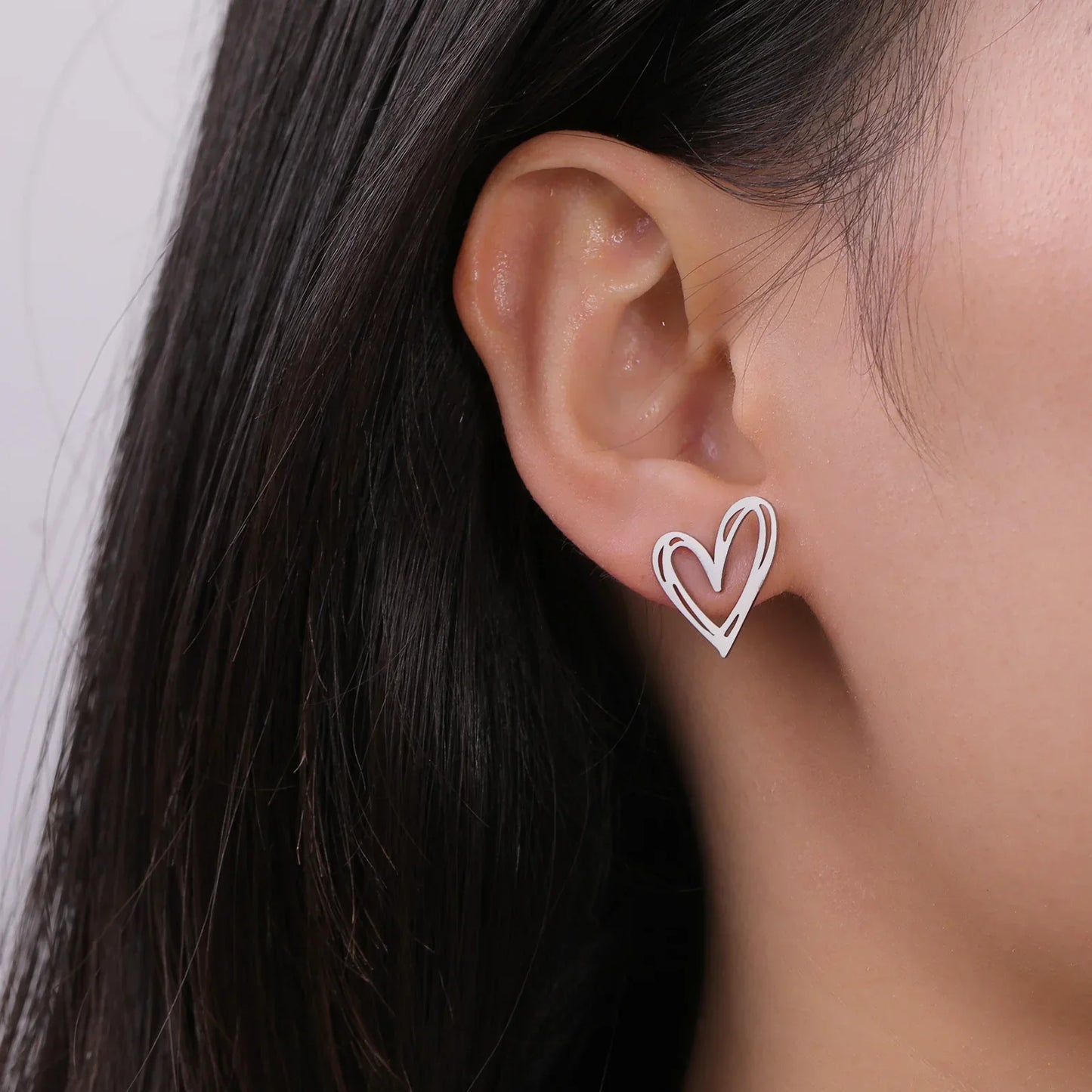 Skyrim Kpop Heart Stud Earrings f